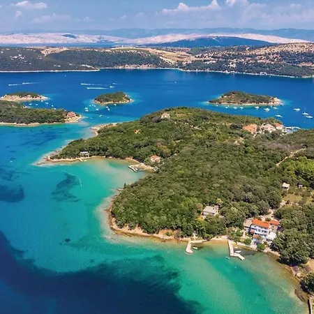 501 - Spacious And Bright On Island Of Rab דירה ראב