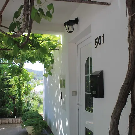 501 - Spacious And Bright On Island Of Rab ראב