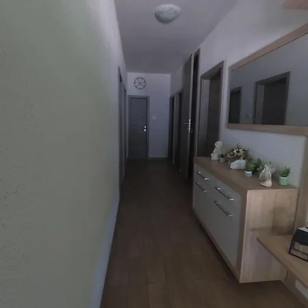 501 - Spacious And Bright On Island Of Rab * ראב